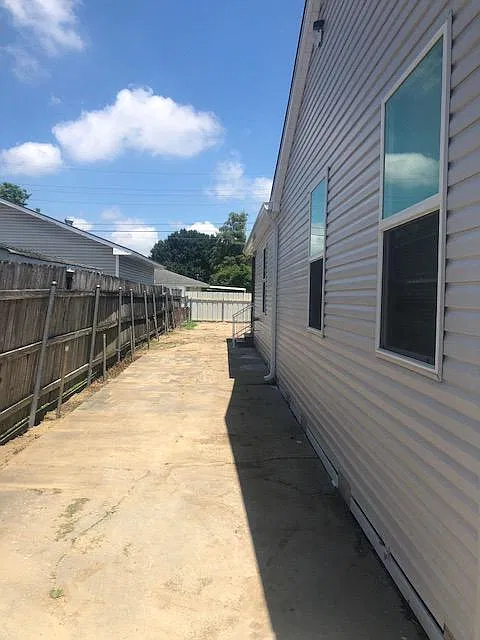 903 Central Ave — Photo 2