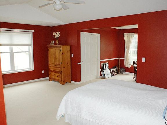 5th image of 10 Dennis Dr