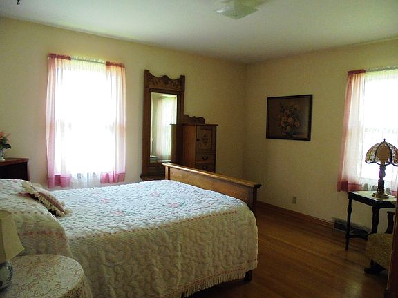 2nd image of 1713 Boyd St