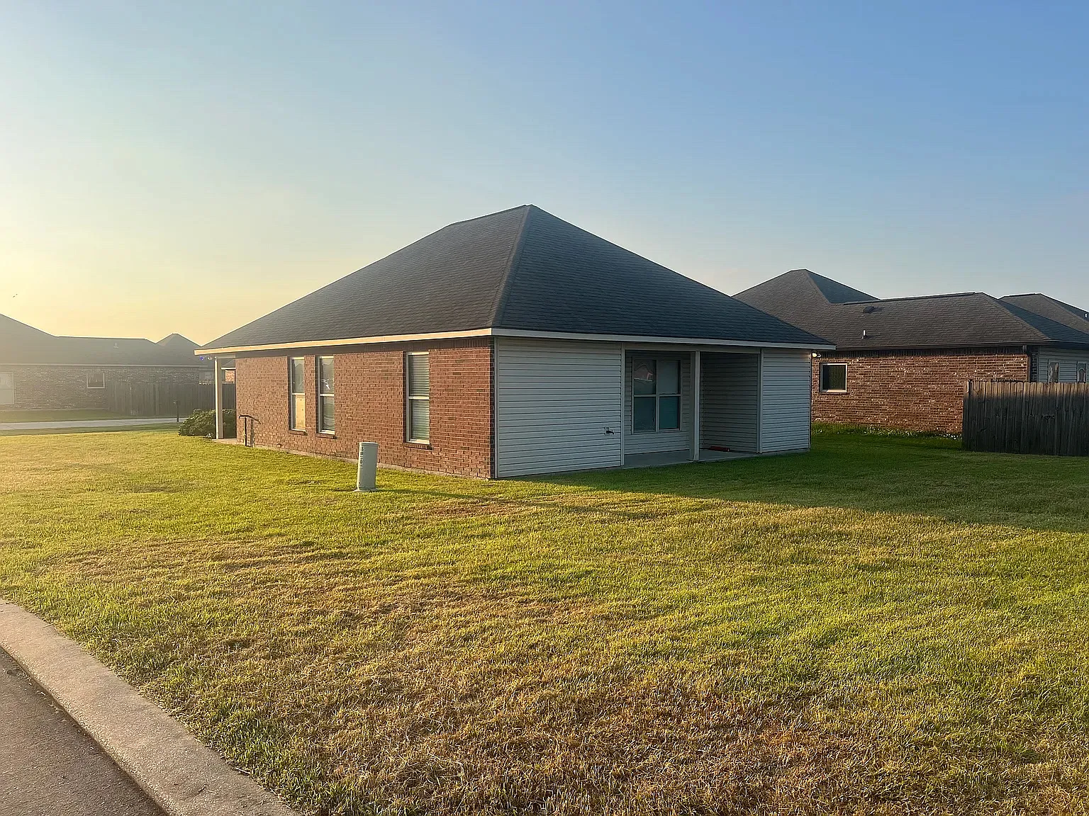 3 bed, 1600 sqft, $1,700 — Photo 2
