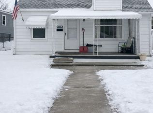 27052 Ridgewood St, Roseville, MI 48066