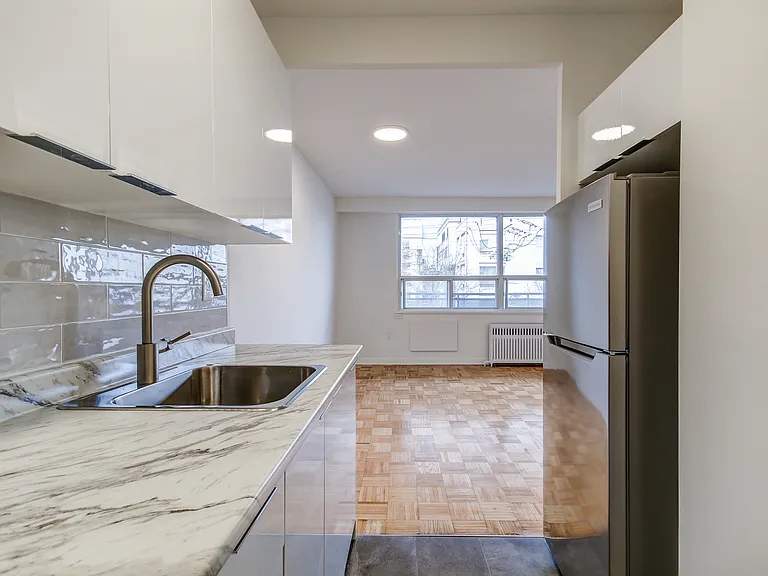 1833 Bayview Ave — Photo 14