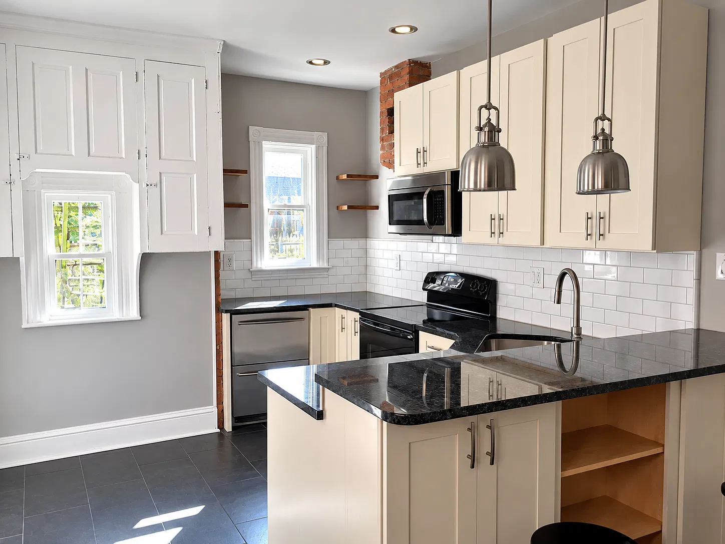 1 bed, 740 sqft, $1,300 — Photo 1