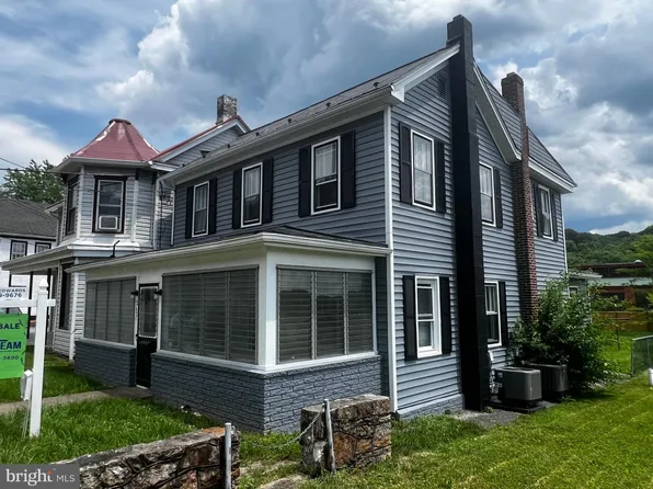 262 N Washington St, Berkeley Springs, WV 25411