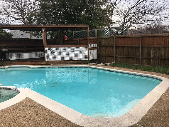 5th image of 716 Middle Cove Dr