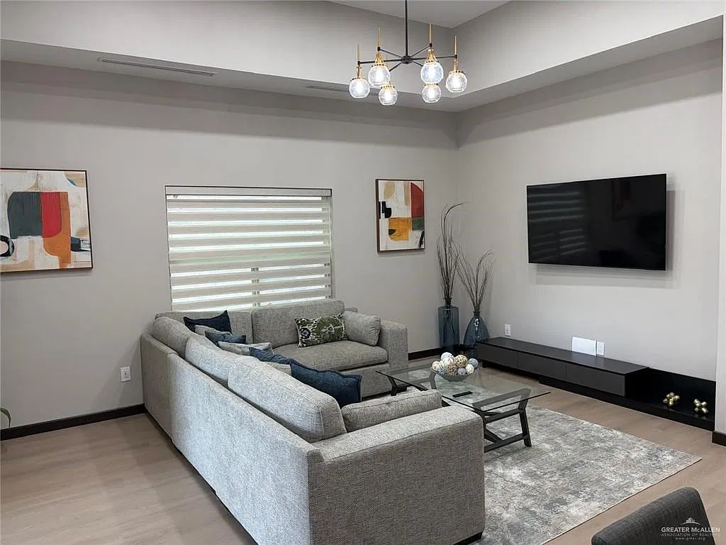 2 bed, 2.0 bath, 1373 sqft, $2,500 — Photo 4