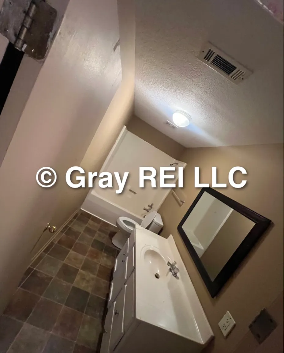 3 bed, 960 sqft, $850 — Photo 3