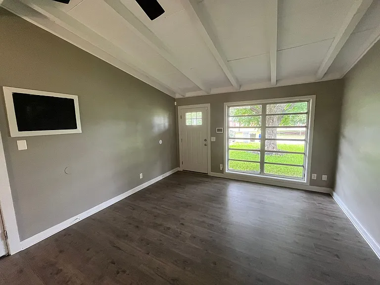 2503 Broadmoor Dr — Photo 5