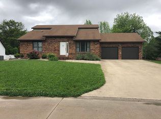 121 Cross Creek Dr, Bethalto, IL