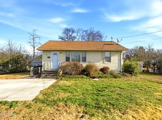 407 Oakcrest Rd, Knoxville, TN 37912