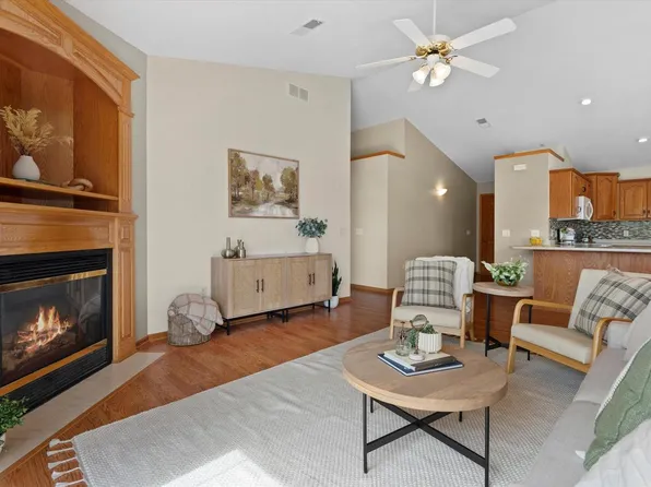 924 Prairie GARDENS #7, Kewaskum, WI 53040