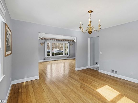 5th image of 34 Sand Hill Rd