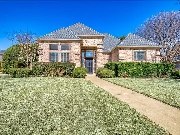 2nd image of 906 Brazos Dr