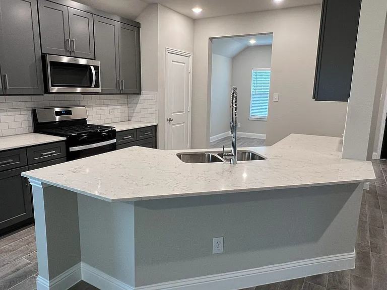 725 Amalfi Way — Photo 4