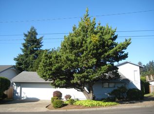 318 SE Harney St, Newport, OR 97365