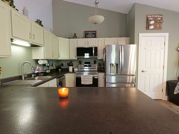 4th image of 683 Clydesdale Ln