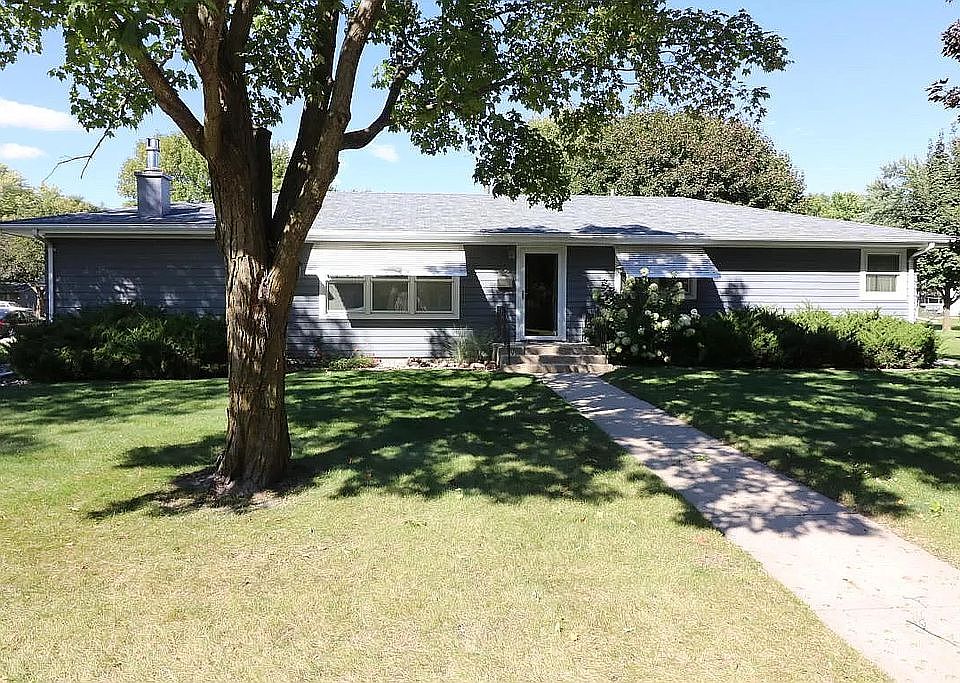 Front view of house on 17th.