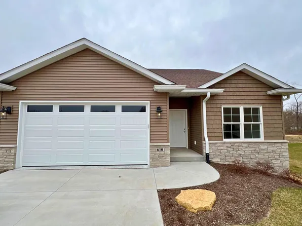 610 Titus Ct, Leclaire, IA 52753