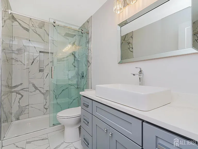 2810 Beatty St — Photo 18