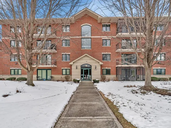 6820 W Winding Trl Unit 402, Oak Forest, IL 60452
