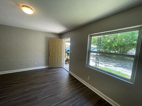 4th image of 3721 Crawfordville Rd APT 15