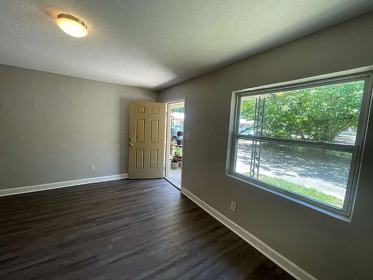 3721 Crawfordville Rd #13 — Photo 3