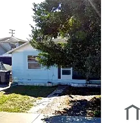 3 bed, 686 sqft, $2,000 — Photo 2
