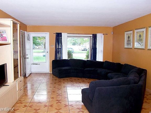3rd image of 80 Sequoia Dr