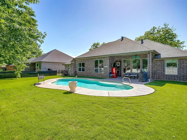 9001 Magnolia Vale Dr, Granbury, TX 76049