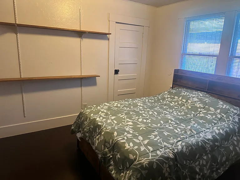 210 Decoe St — Photo 2