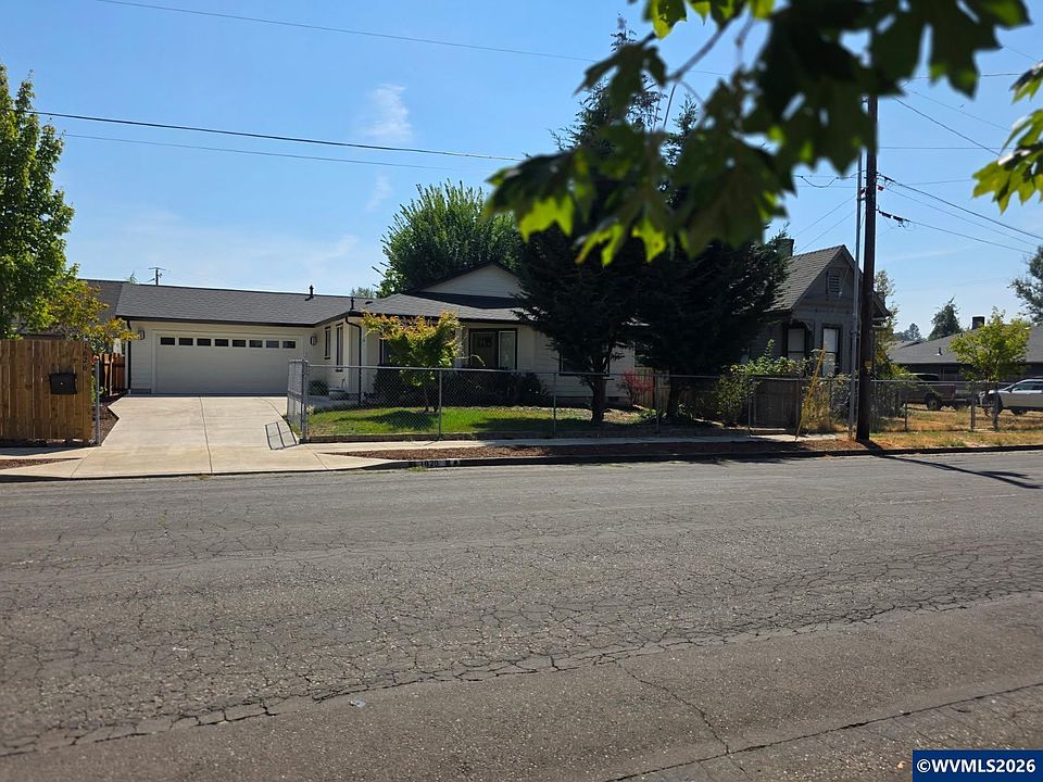 1st image of 1626 1st Ave E