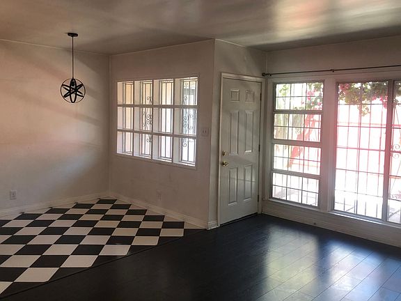 2nd image of 825 N Sycamore Ave #825