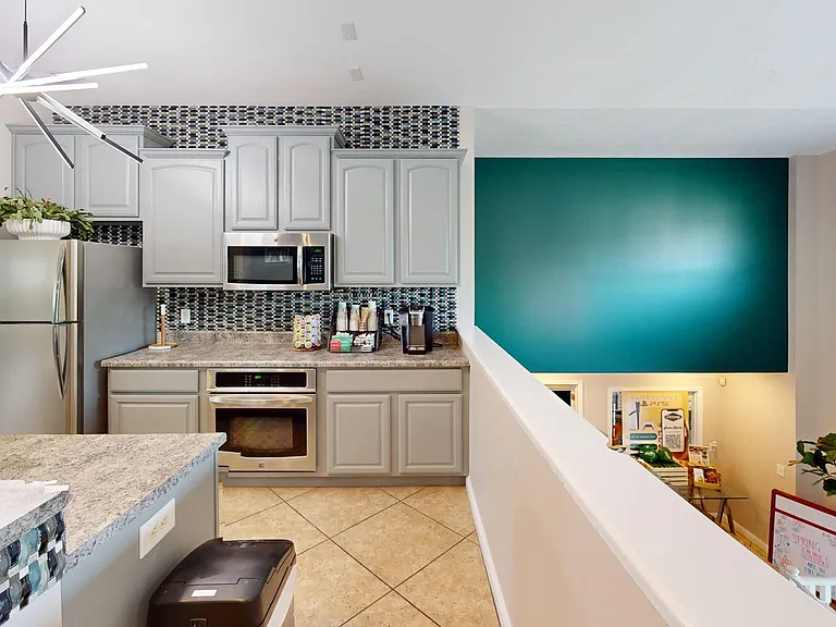 1304 Palmer Dr — Photo 2