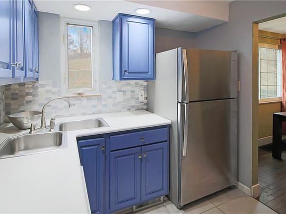 3rd image of 152 Lynnwood Dr