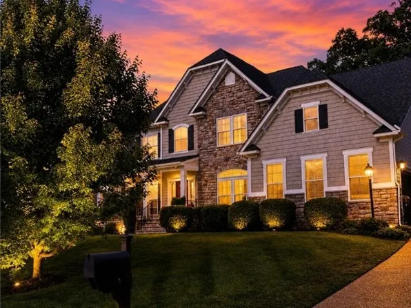 8400 Hampton Farms Dr, Moseley, VA 23120