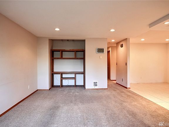 3rd image of 32813 Hyde Ave