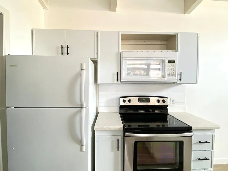 3365 S Pioneer St — Photo 2