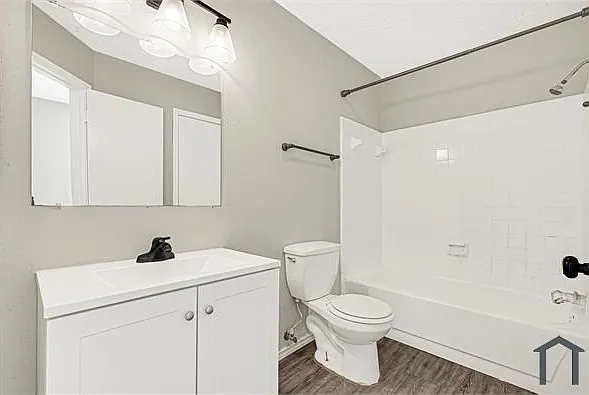 8111 Furlong Ln — Photo 10