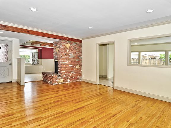 5th image of 221 View Dr