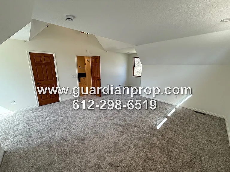 2202 Saint Croix St — Photo 12