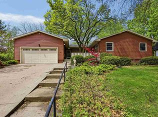 36 Arbury Dr, Iowa City, IA 52246