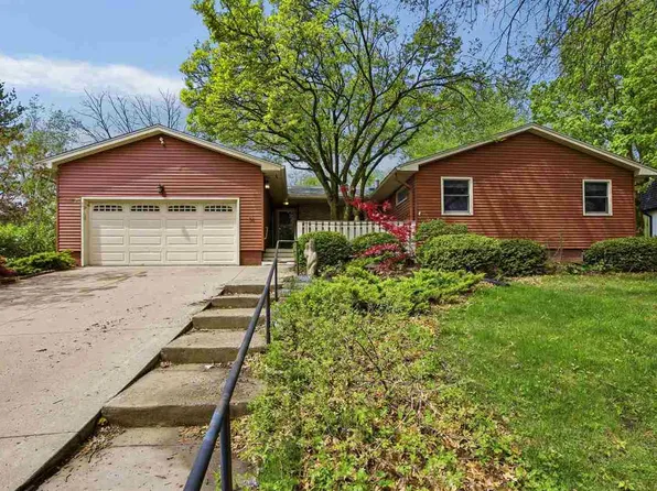 36 Arbury Dr, Iowa City, IA 52246