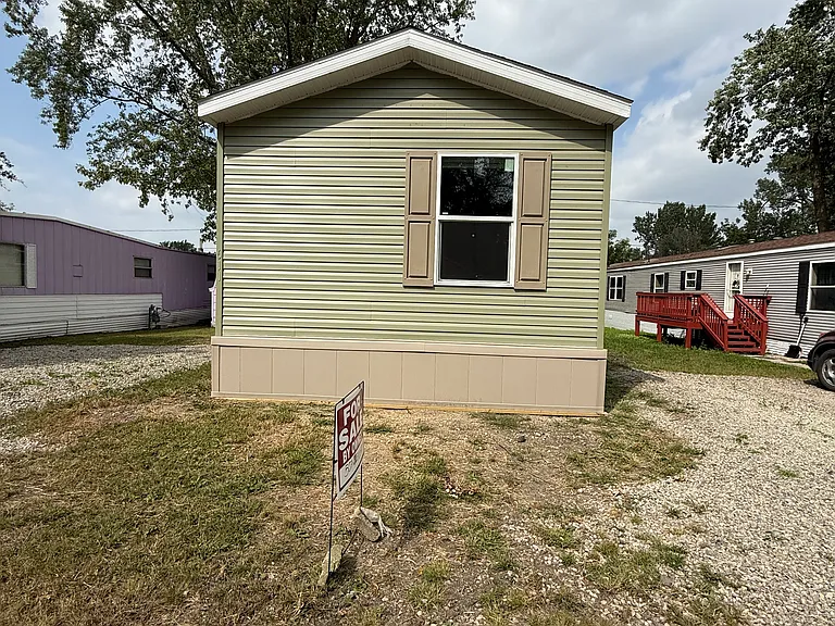 605 Larimore Cir — Photo 1