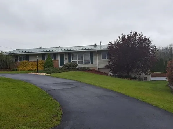 3565 E Grant St, Slatington, PA 18080