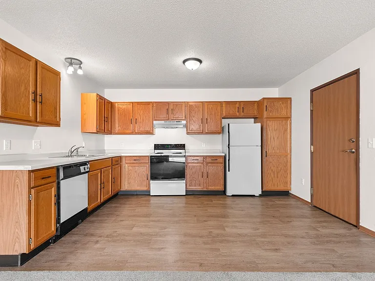 Sunshine Court Apartments — Photo 4