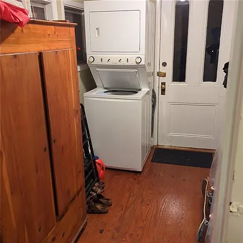 1008 Louisa St — Photo 9
