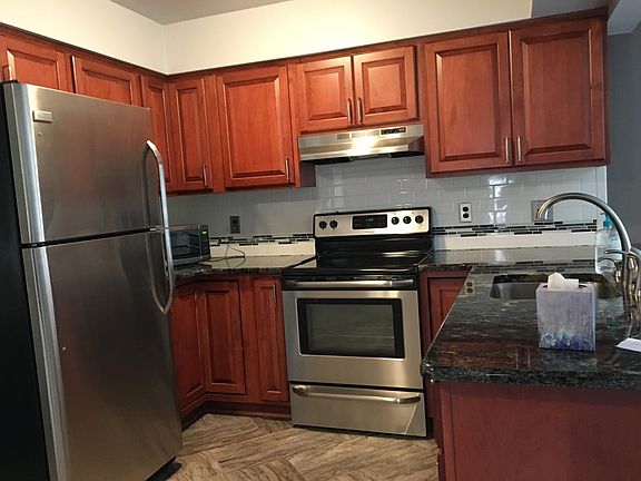 2nd image of 1409 Kenilworth Pl