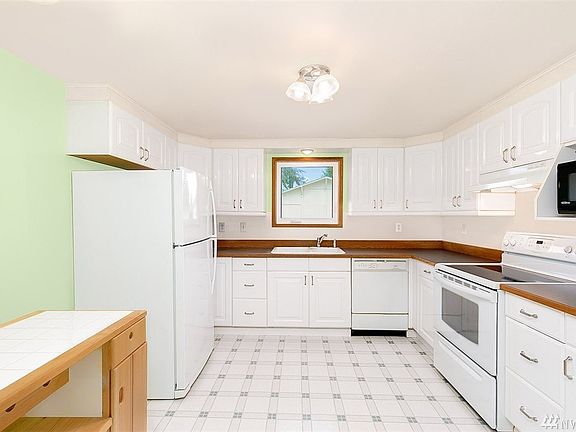 4th image of 18914 46th Ave W