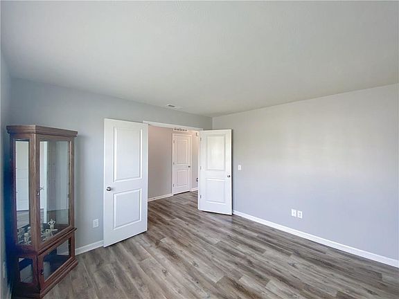 4th image of 1710 Redbay Dr