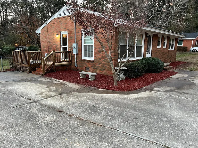 610 Wakeland Dr — Photo 2